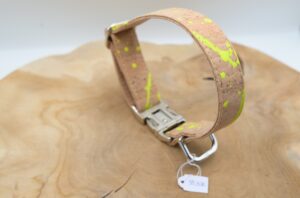 Hundehalsband Signature Neon Gelbe Naht, Klickschnalle, 2,5 cm Breite